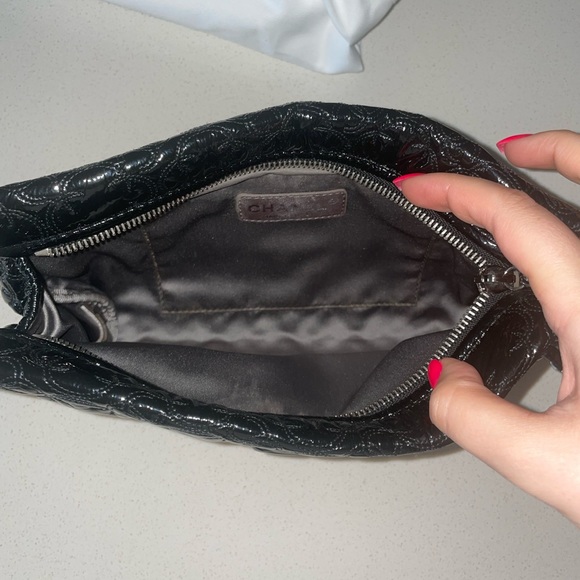 Chanel Shoulder Bag - Picture 9 of 16